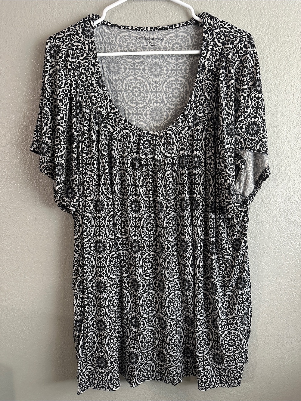 croft & barrow Black and White Floral Scoop Neck Tee